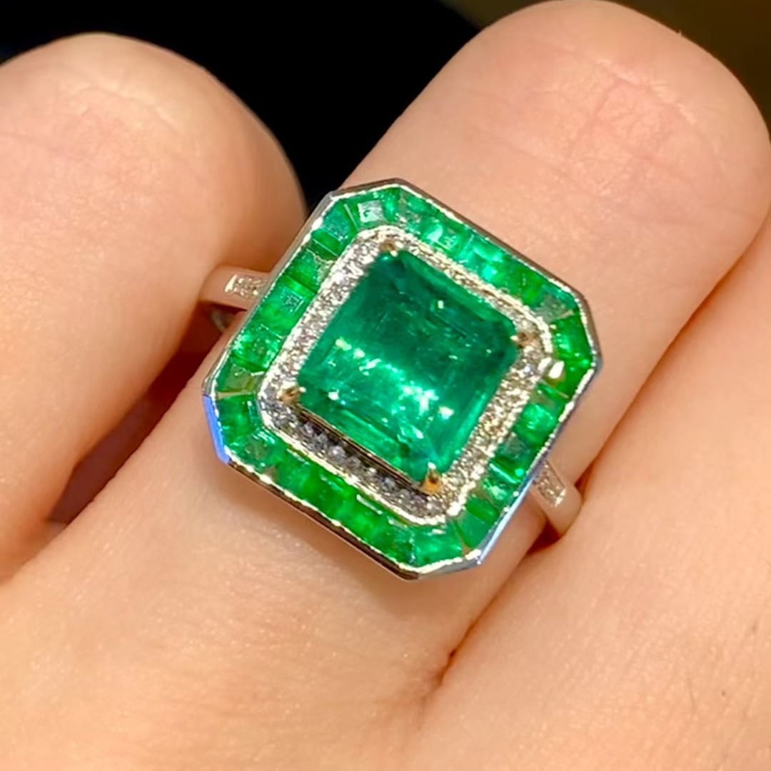 14k Gold 3 Ct Vivid Green Natural Emerald & Diamond Ring - 5