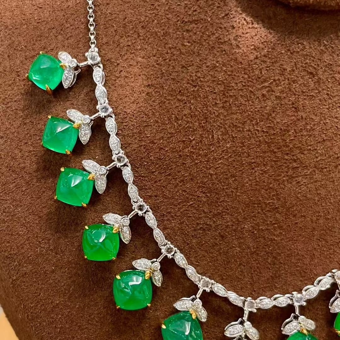 14k Gold 13.8 Ct Vivid Green Natural Emerald & Diamond & Sapphire Necklace - 3