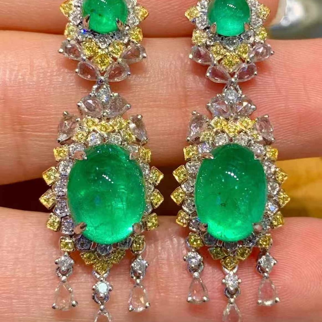 14k Gold 7 Ct Vivid Green Natural Emerald & Diamond & Sapphire Earrings: Ref:231087118 // gold content:14k gold // main gemstone:emerald // shape:oval // carat weight:7ct // color:vivid green // treatment:natural // // adjacent gemstone 2 : diamond // shape:round // clarit