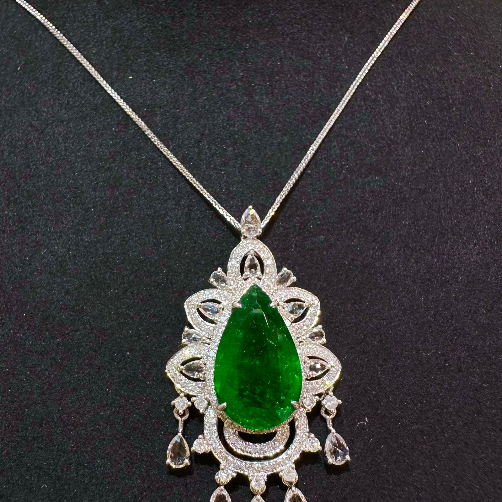 14k Gold 5.06 Ct Vivid Green Natural Emerald & Diamond & Sapphire Pendant( Without Chain ): Ref:231087156 // gold content:14k gold // main gemstone:emerald // shape:pear // carat weight:5. 06ct // color:vivid green // treatment:natural // // adjacent gemstone 2 : diamond // shape:round //