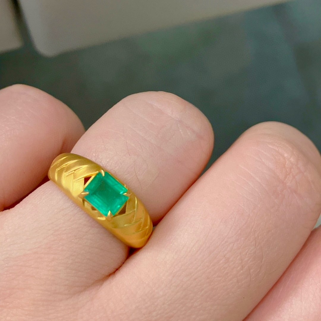 14k Gold 0.80 Ct Natural Emerald Ring - 7