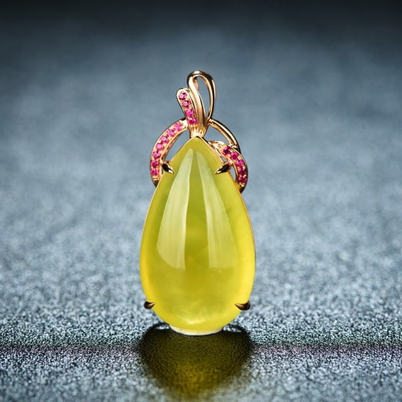 14k Gold 23.56 Ct Natural Prehnite & Ruby Pendant( Without Chain ): Ref:231087172 // gold content:14k gold // main gemstone:prehnite // shape:pear // carat weight:23. 56ct // color:yellow // treatment:natural // // adjacent gemstone 2 : ruby // shape:round //