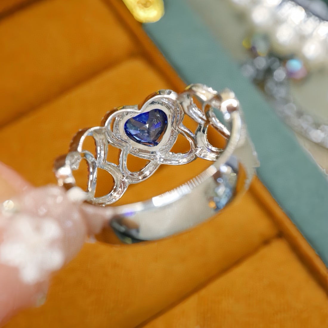 14k Gold 1.67 Ctw Natural Sapphire & Diamond Ring - 4