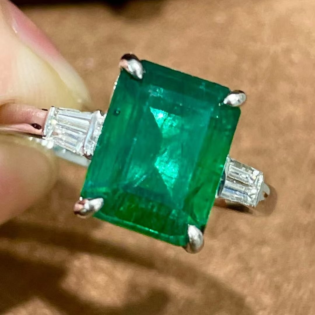 14k Gold 2.9 Ct Vivid Green Natural Emerald & Diamond Ring - 3