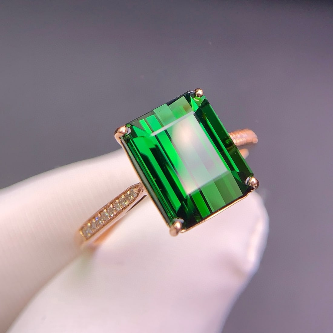 14k Gold 4.2 Ct Natural Tourmaline & Diamond Ring: Ref:231087207 // gold content:14k gold // ring size:7. 25 us // // main gemstone:tourmaline // shape:octagonal // carat weight:4. 2ct // color:green // treatment:natural // // adjacent gemstone 2