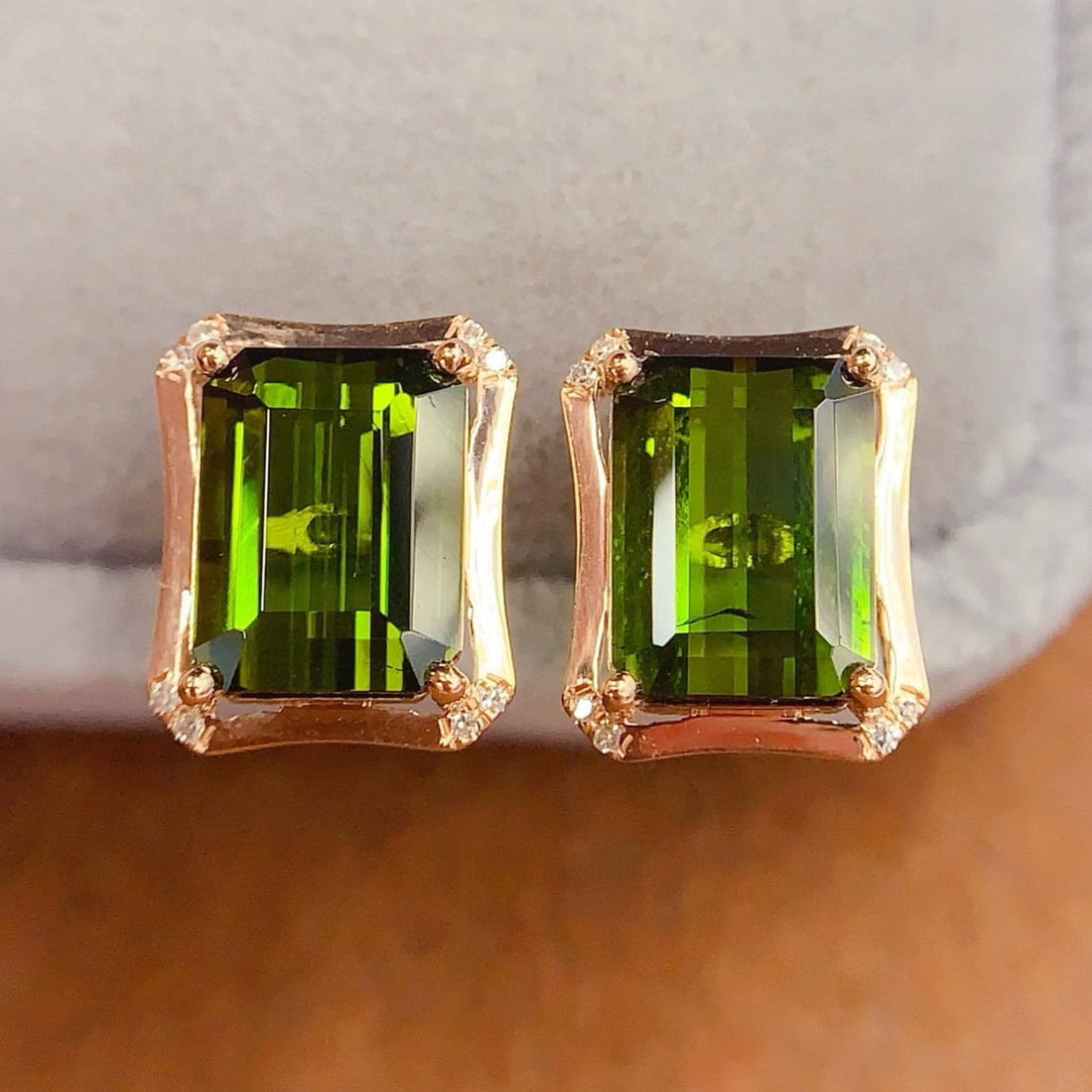 14k Gold 3.95 Ct Natural Tourmaline & Diamond Earrings: Ref:231087209 // gold content:14k gold // main gemstone:tourmaline // shape:octagonal // carat weight:3. 95ct // color:green // treatment:natural // // adjacent gemstone 2 : diamond // number of