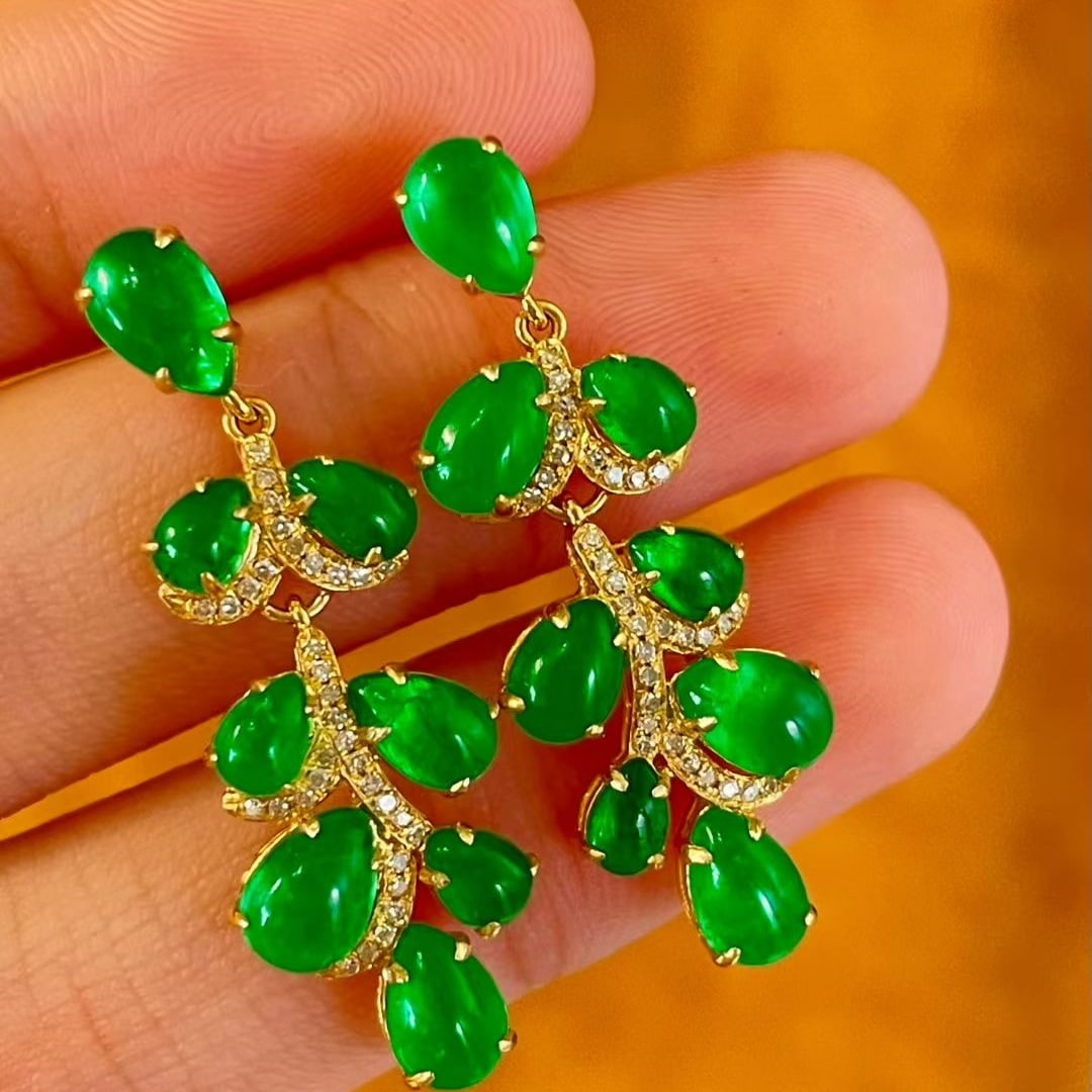 14k Gold 5.5 Ct Vivid Green Natural Emerald & Diamond Earrings: Ref:231087229 // gold content:14k gold // main gemstone:emerald // shape:pear // carat weight:5. 5ct // color:vivid green // treatment:natural // // adjacent gemstone 2 : diamond // number of