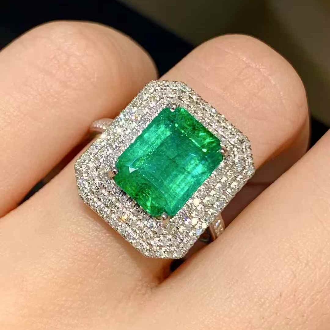 14k Gold 6.9 Ct Natural Emerald & Diamond Ring - 3