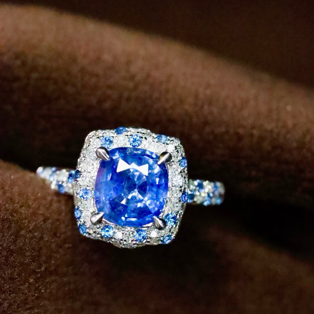 14k Gold 1.79 Ctw Natural Sapphire & Diamond Ring: Ref:231088013 // gold content:14k gold // ring size:7. 25us // // main gemstone:sapphire // shape:cushion // carat weight:1. 54ct // color:cornflower blue // treatment:natural // // adjacent