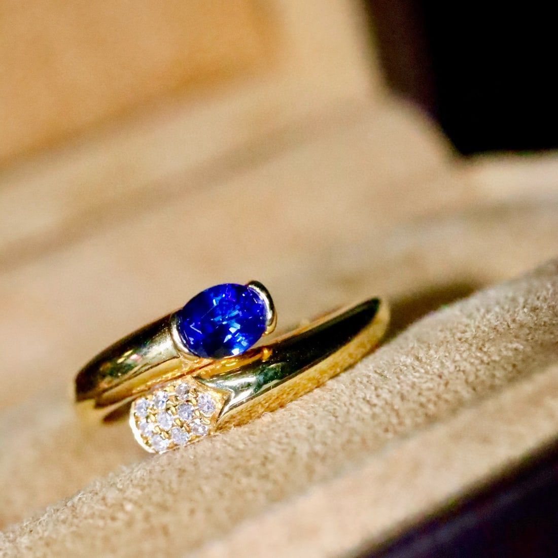 14k Gold 0.50 Ctw Vivid Blue Natural Sapphire & Diamond Ring - 2