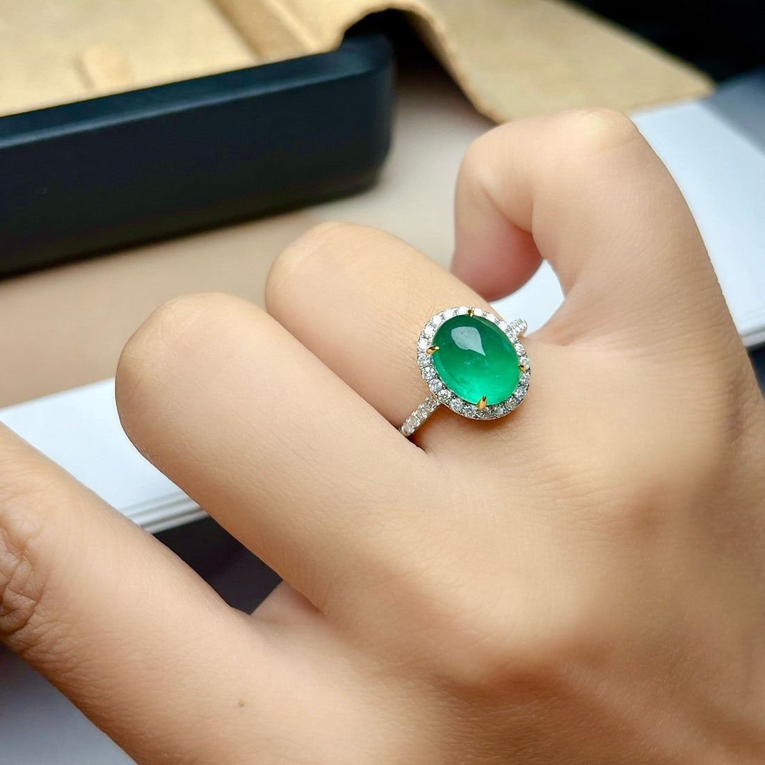 14k Gold 3.80 Ct Vivid Green Natural Emerald & Diamond Ring - 6