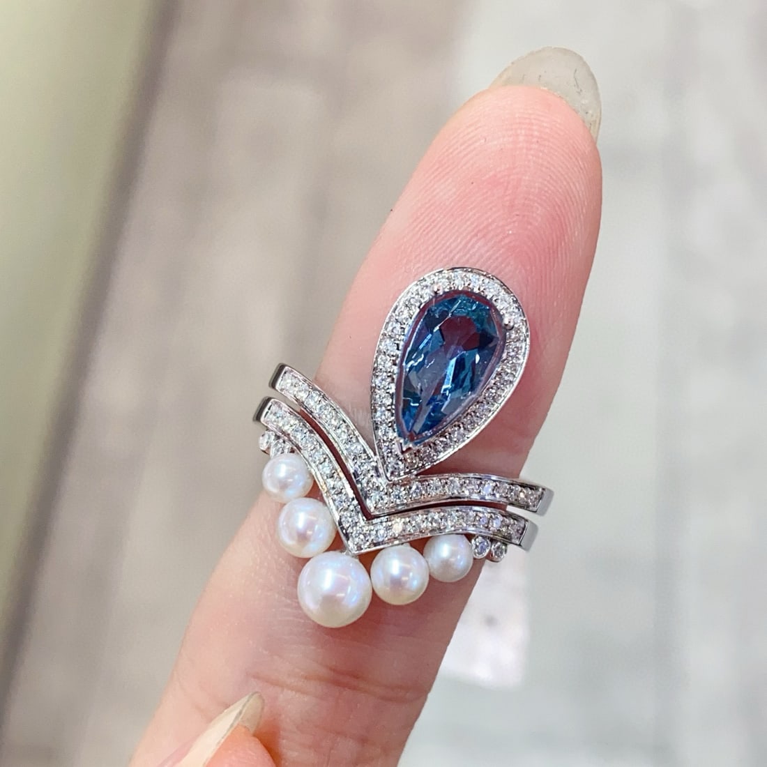 14k Gold 1.34 Ctw Natural Aquamarine & Diamond Ring: Ref:231088085 // gold content:14k gold // ring size:7. 25us // // main gemstone:aquamarine // shape:pear // carat weight:1. 04ct // color:santa maria color // treatment:natural // // adjacent