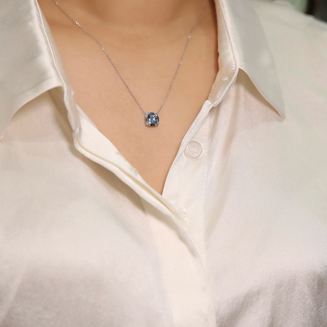 14k Gold 1.12 Ct Natural Aquamarine & Diamond Necklace - 2