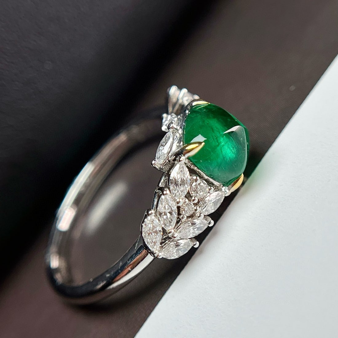 14k Gold 1.50 Ct Vivid Green Natural Emerald & Diamond Ring - 3
