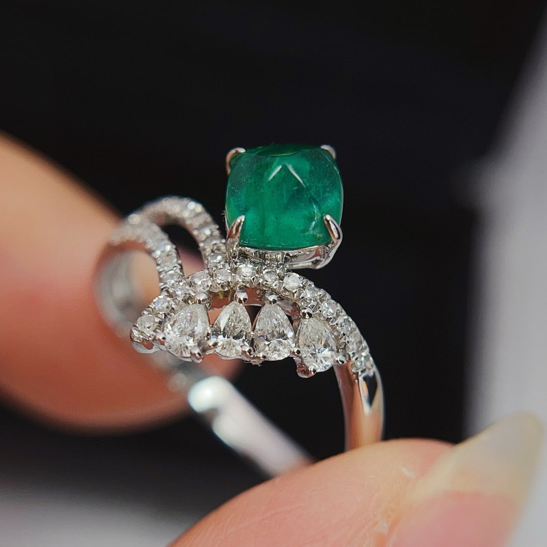 14k Gold 0.90 Ct Vivid Green Natural Emerald & Diamond Ring - 4