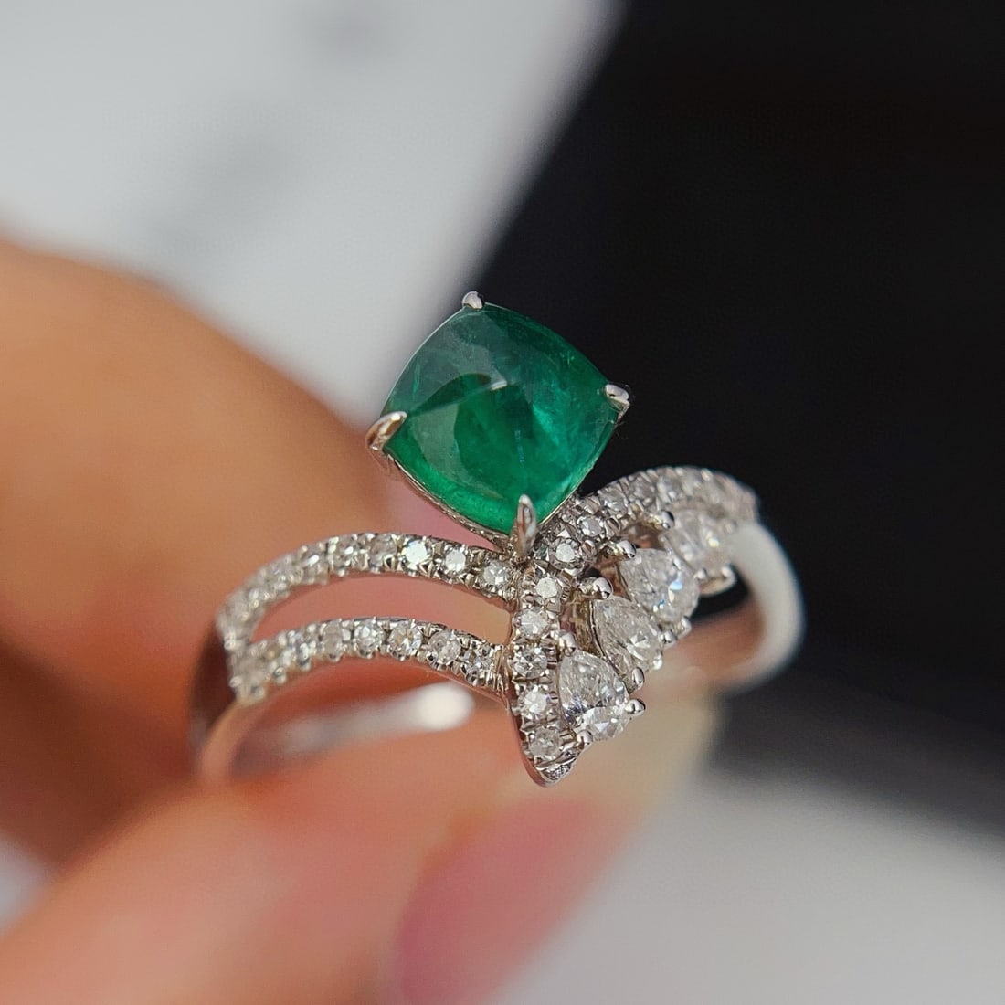 14k Gold 0.90 Ct Vivid Green Natural Emerald & Diamond Ring - 5