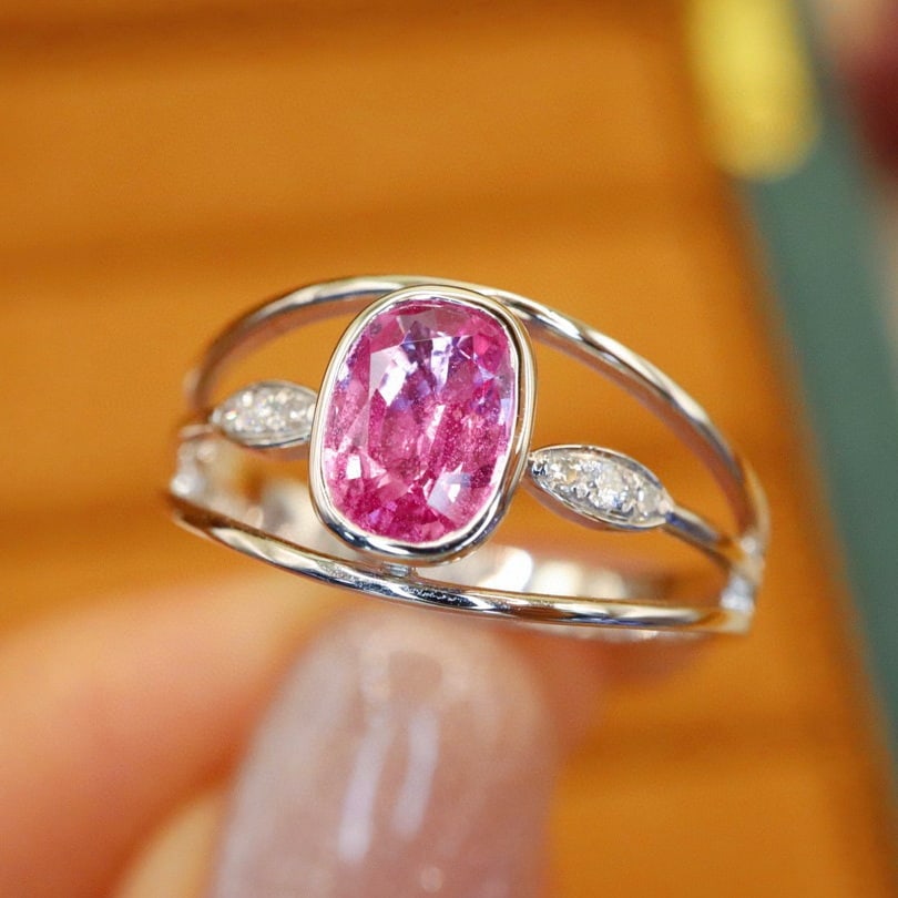 14k Gold 1.10 Ctw Natural Padparadscha Sapphire & Diamond Ring - 2