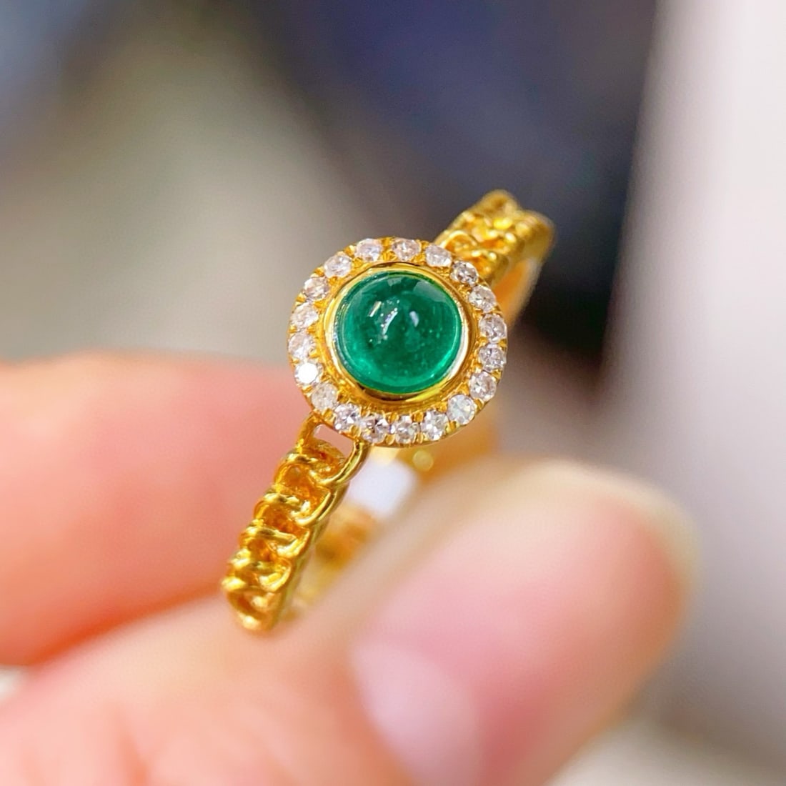 14k Gold 0.6 Ct Vivid Green Natural Emerald & Diamond Ring - 3