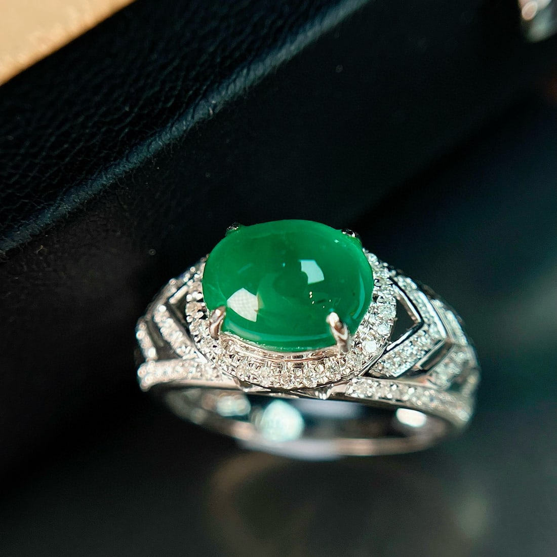 14k Gold 2.10 Ct Natural Emerald & Diamond Ring - 4