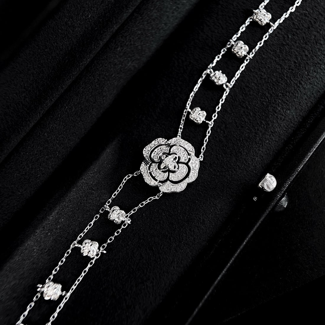 14k Gold 0.6 Ct Natural H Diamond & Flowers Bracelet: Ref:231088121 // gold content:14k gold // main gemstone:diamond // shape:round // carat weight:0. 6ct // clarity grade:vs-si // color:h // treatment:natural // cut grade:g // Condition: NewLow