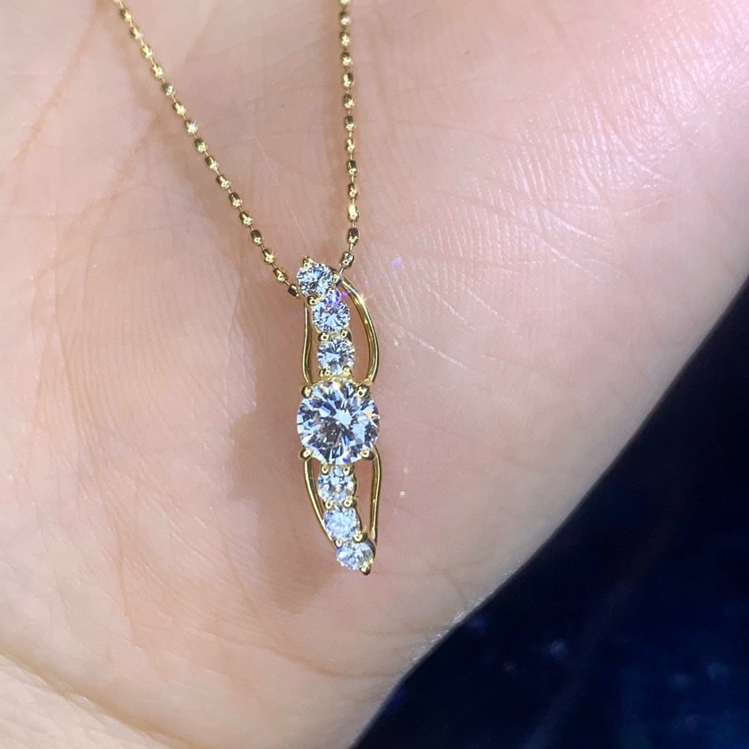 14k Gold 0.48 Ctw Natural H Diamond Necklace: Ref:231088144 // gold content:14k gold // main gemstone:diamond // shape:round // carat weight:0. 31ct // clarity grade:vs-si // color:h // treatment:natural // cut grade:g // // adjacent gemstone