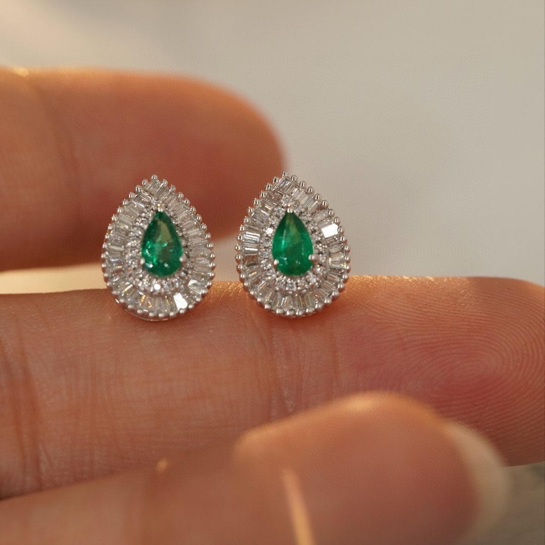 14k Gold 0.82 Ctw Natural Emerald & Diamond Earrings - 2