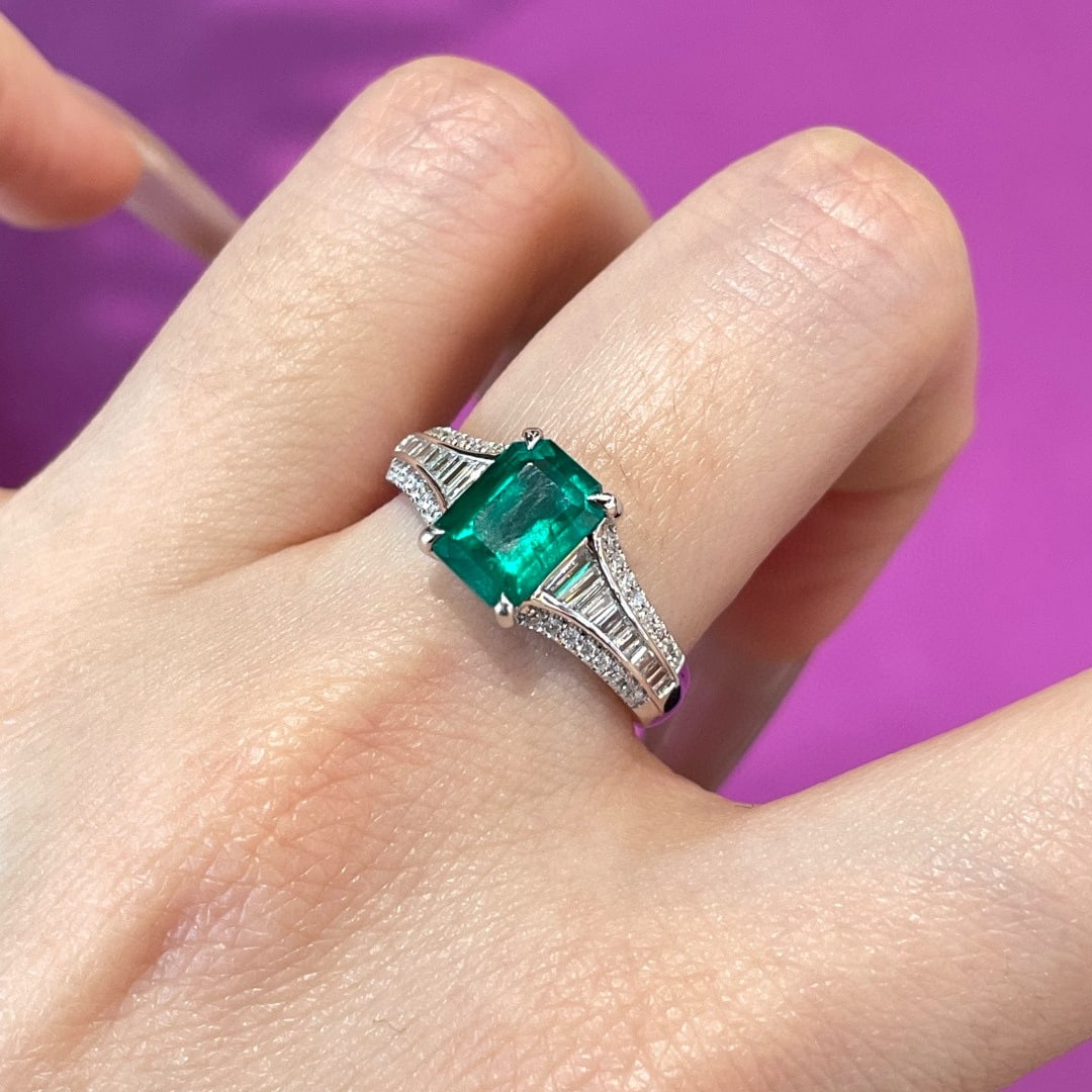 14k Gold 1.47 Ct Vivid Green Natural Emerald & Diamond Ring - 2