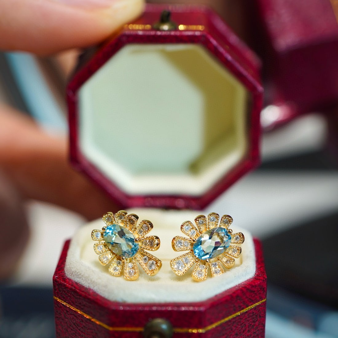 14k Gold 0.8 Ct Natural Aquamarine & Diamond Earrings - 3