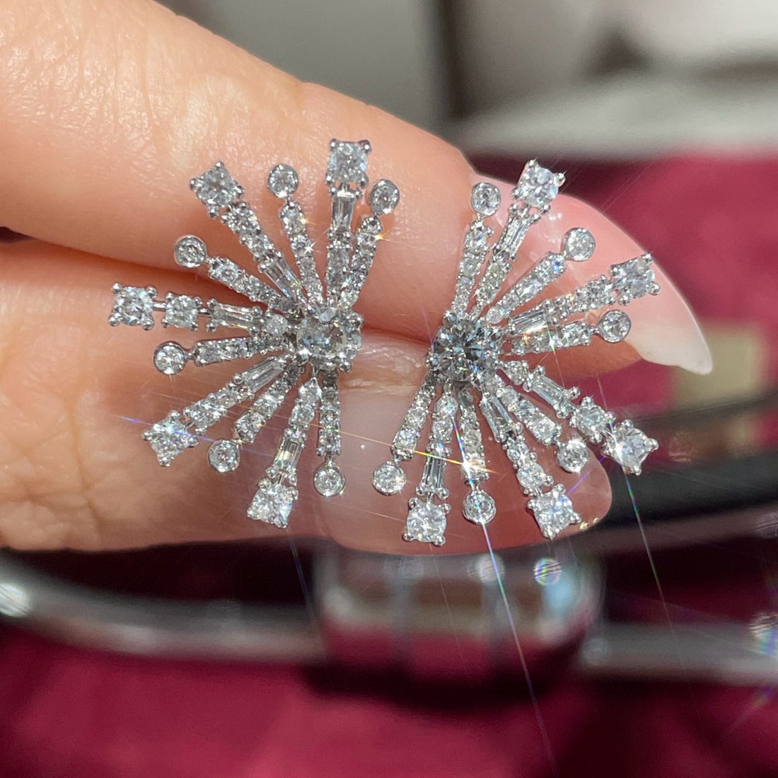 14k Gold 1.1 Ct Natural H Diamond Earrings: Ref:231088197 // gold content:14k gold // main gemstone:diamond // shape:multiple // carat weight:1. 1ct // clarity grade:vs-si // color:h // treatment:natural // Condition: NewLow Estimate: