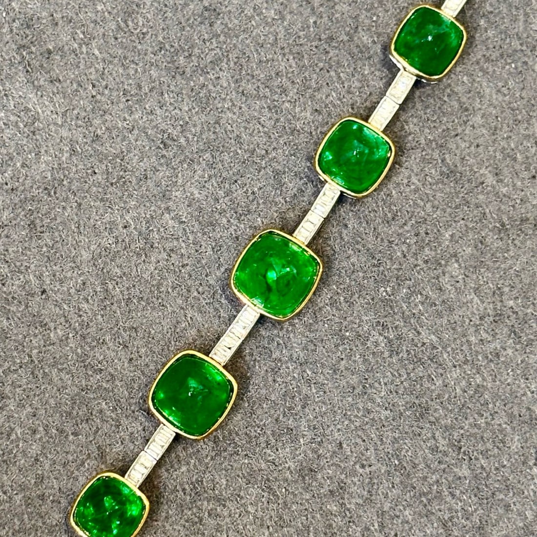 14k Gold 7 Ct Vivid Green Natural Emerald & Diamond Bracelet - 2