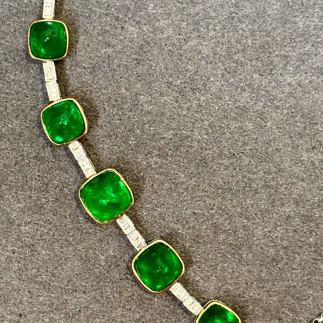 14k Gold 7 Ct Vivid Green Natural Emerald & Diamond Bracelet - 3