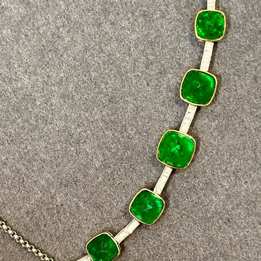 14k Gold 7 Ct Vivid Green Natural Emerald & Diamond Bracelet - 4