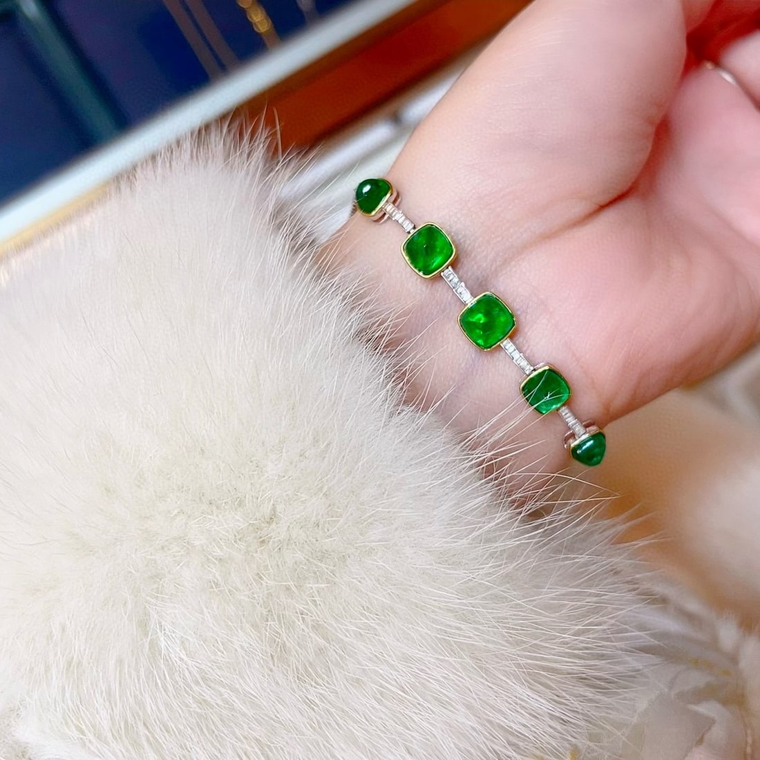 14k Gold 7 Ct Vivid Green Natural Emerald & Diamond Bracelet - 9