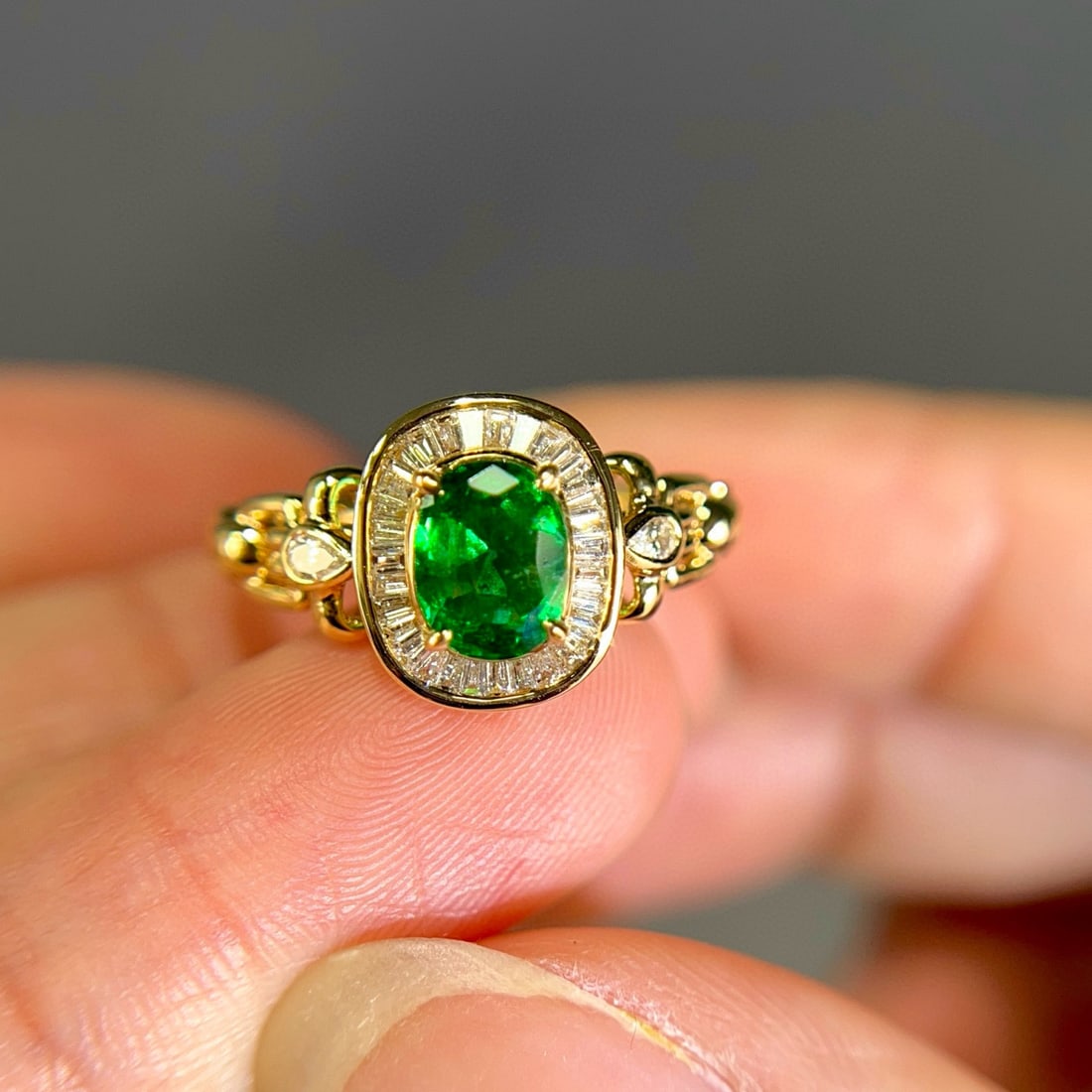 14k Gold 1.05 Ctw Vivid Green Natural Emerald & Diamond Ring - 2
