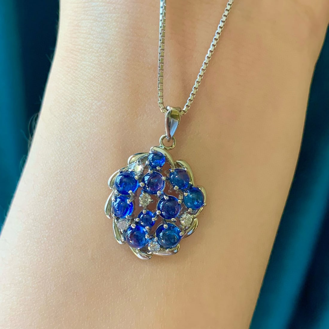 14k Gold 4.40 Ctw Natural Sapphire & Diamond Pendant( Without Chain ): Ref:231088220 // gold content:14k gold // main gemstone:sapphire // shape:round // carat weight:4. 19ct // color:blue // treatment:natural // cut grade:g // // adjacent gemstone 2 : diamond //