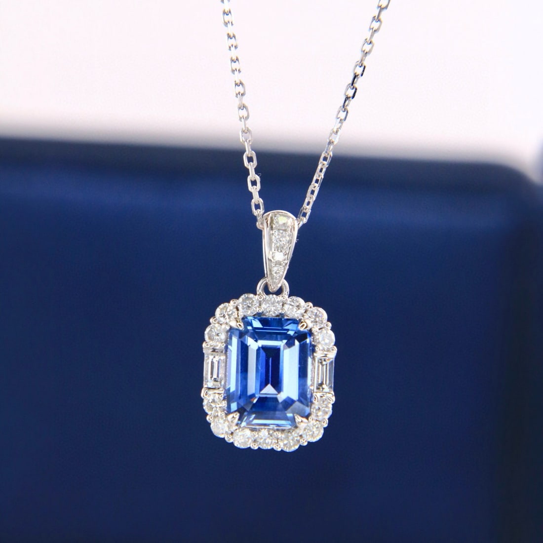 14k Gold 1.88 Ctw Natural Sapphire & Diamond Pendant( Without Chain ): Ref:231088221 // gold content:14k gold // main gemstone:sapphire // shape:octagonal // carat weight:1. 59ct // color:cornflower blue // treatment:natural // // adjacent gemstone 2 : diamond //