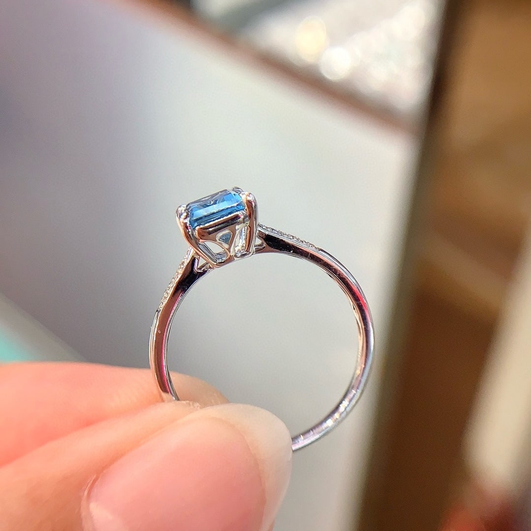 14k Gold 1.97 Ctw Natural Topaz & Diamond Ring - 5