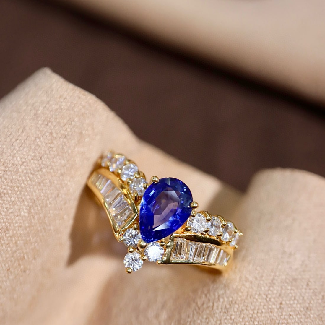 14k Gold 2.23 Ctw Natural Sapphire & Diamond Ring (1 of 9)