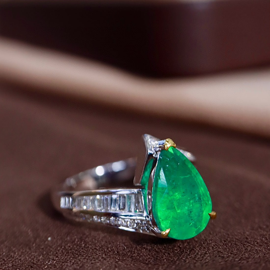 14k Gold 3.20 Ctw Natural Emerald & Diamond Ring - 6