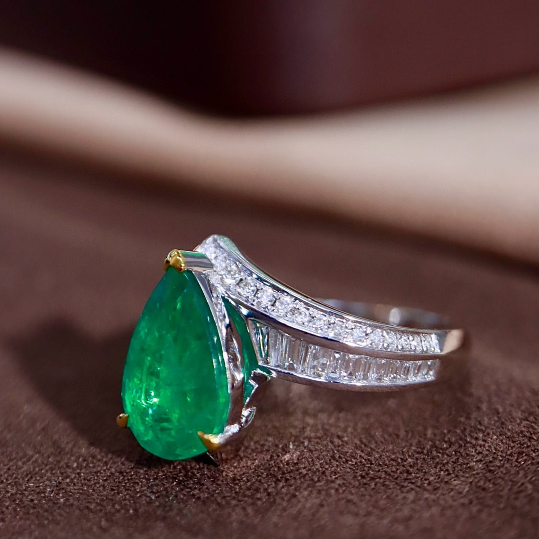 14k Gold 3.20 Ctw Natural Emerald & Diamond Ring - 7