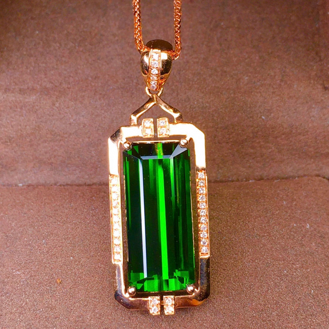 14k Gold 8.1 Ct Natural Tourmaline & Diamond Pendant( Without Chain ): Ref:231088298 // gold content:14k gold // main gemstone:tourmaline // shape:octagonal // carat weight:8. 1ct // color:green // treatment:natural // // adjacent gemstone 2 : diamond // shape:round