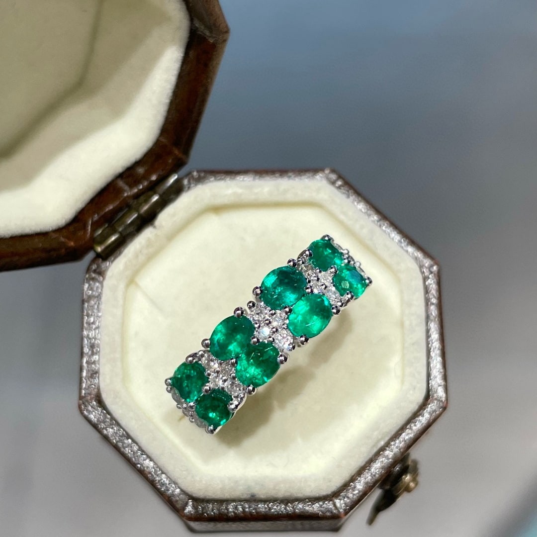 14k Gold 1.2 Ct Vivid Green Natural Emerald & Diamond Ring: Ref:231088304 // gold content:14k gold // ring size:7. 25us // // main gemstone:emerald // shape:oval // carat weight:1. 2ct // color:vivid green // treatment:natural // // adjacent gemstone 2 :