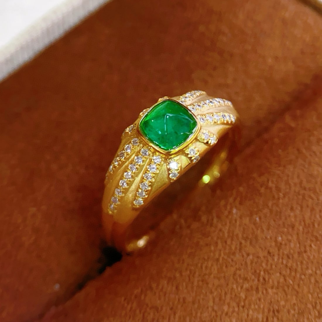 14k Gold 0.5 Ct Vivid Green Natural Emerald & Diamond Ring - 3