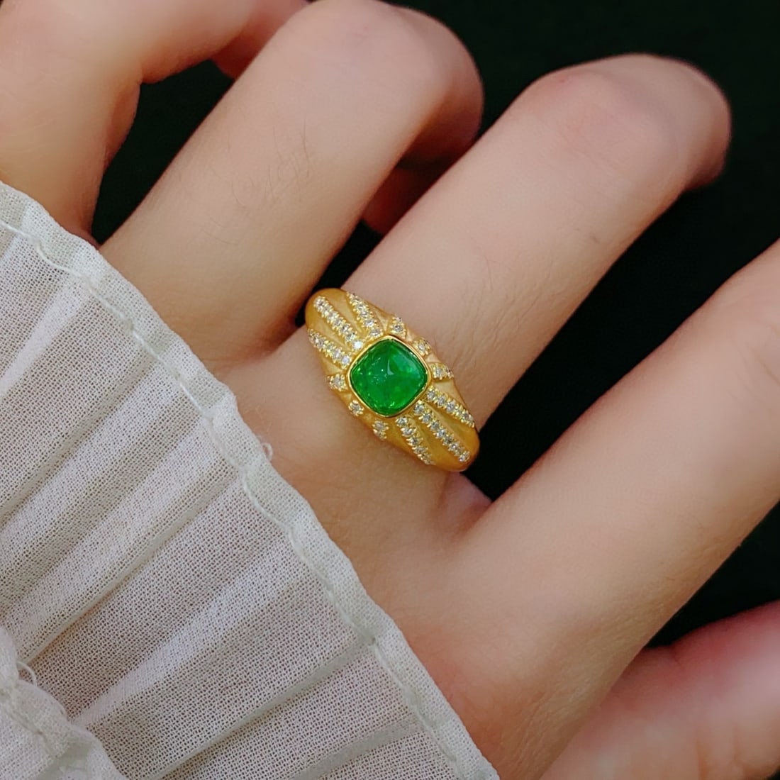 14k Gold 0.5 Ct Vivid Green Natural Emerald & Diamond Ring - 6