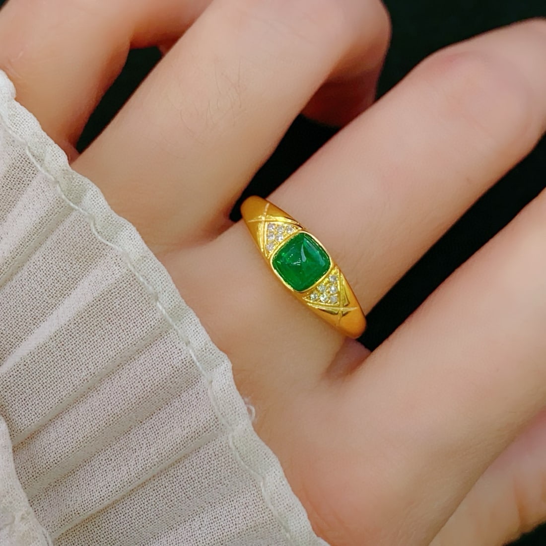 14k Gold 0.5 Ct Vivid Green Natural Emerald & Diamond Ring - 6