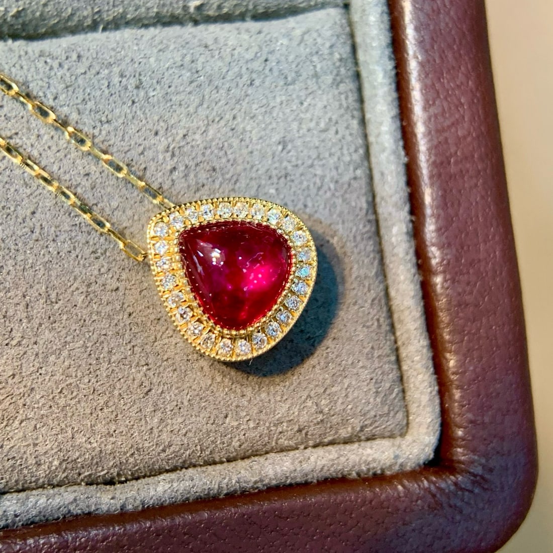 14k Gold 0.91 Ctw Natural Ruby & Diamond Necklace: Ref:231088315 // gold content:14k gold // main gemstone:ruby // shape:pear // carat weight:0. 83ct // color:red // treatment:natural // // adjacent gemstone 2 : diamond // shape:round // carat
