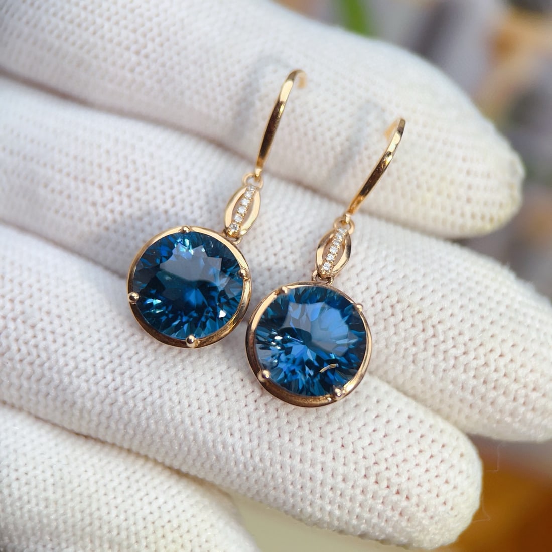 14k Gold 9.78 Ctw Natural Topaz & Diamond Earrings: Ref:231088326 // gold content:14k gold // main gemstone:topaz // shape:round // carat weight:9. 75ct // color:blue // treatment:natural // cut grade:g // // adjacent gemstone 2 : diamond // number of