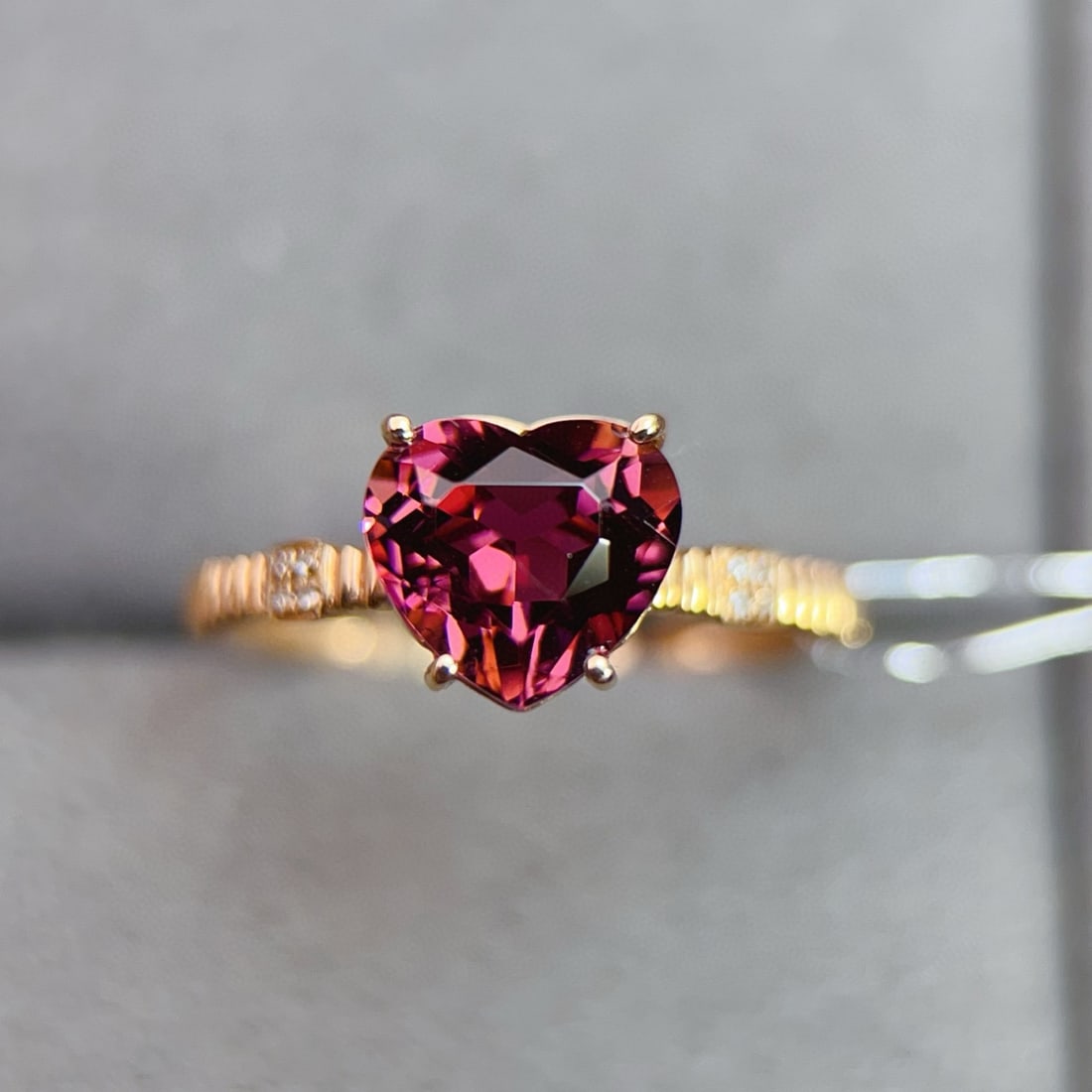 14k Gold 1.87 Ctw Natural Tourmaline & Diamond Ring: Ref:231088329 // gold content:14k gold // ring size:7. 25us // // main gemstone:tourmaline // shape:heart // carat weight:1. 85ct // color:red // treatment:natural // // adjacent gemstone 2 : diamond