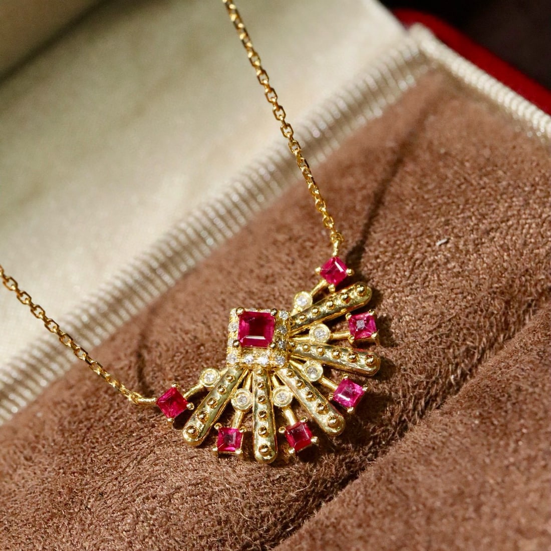 14k Gold 0.51 Ctw Natural Ruby & Diamond Necklace: Ref:231088339 // gold content:14k gold // main gemstone:ruby // shape:square // carat weight:0. 45ct // color:pigeonblood red // treatment:natural // // adjacent gemstone 2 : diamond // shape:round //