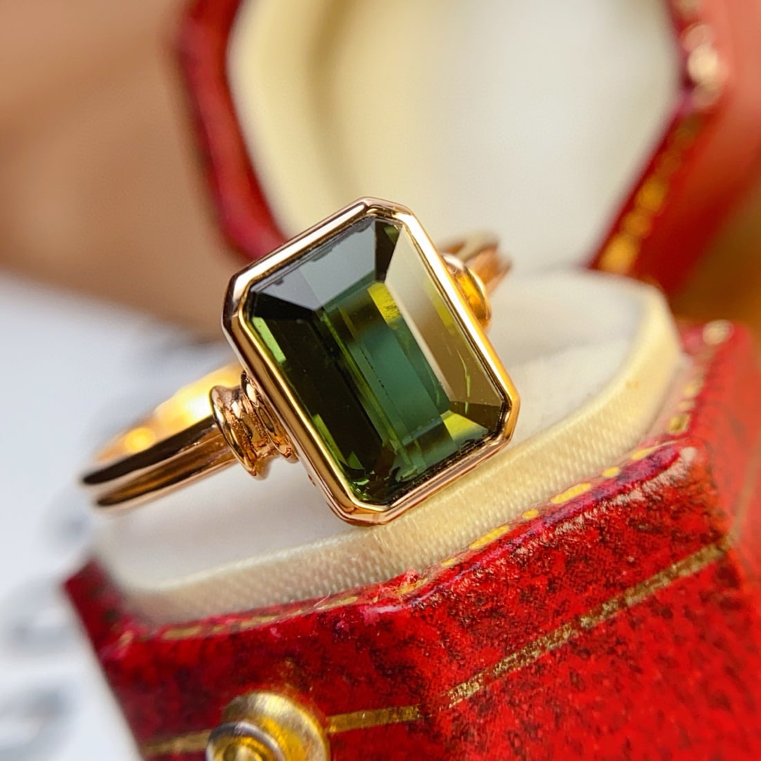 14k Gold 2.30 Ct Natural Tourmaline Ring: Ref:231088343 // gold content:14k gold // ring size:7. 25us // // main gemstone:tourmaline // shape:octagonal // carat weight:2. 30ct // color:green // treatment:natural // Condition: NewLow